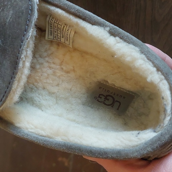 UGG Slippers - Picture 3 of 15